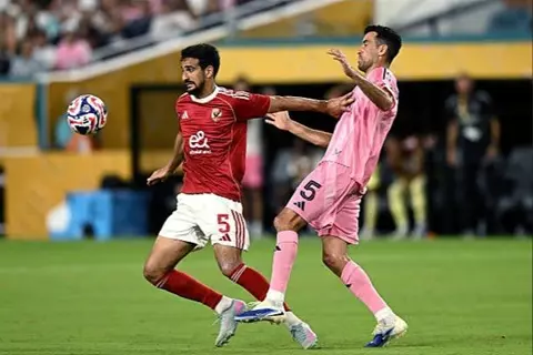 دقة تمرير 100% وقصور في جوانب أخرى.. ماذا قدّم بن رمضان بظهوره الأول مع الأهلي؟